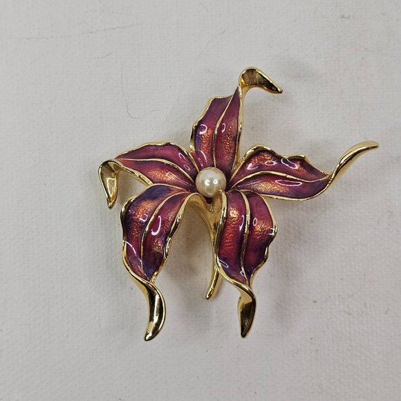 Gold Tone Lily Purple Enamel Brooch Faux Pearl Flower Unmarked Pin - Picture 2 of 7